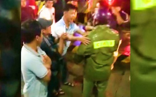 Video: Tài xế vây trạm BOT Ea Đar, quốc lộ 26 qua Đắk Lắk tê liệt nhiều giờ