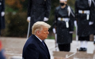 Video: Tổng thống Trump lần đầu xuất hiện trước công chúng sau tin thất cử