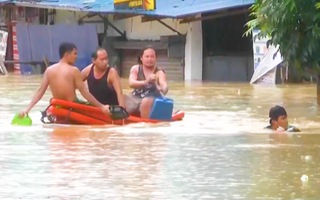 Video: Bão Vamco quét qua Philippines, làm 26 người chết, sức tàn phá kinh hoàng