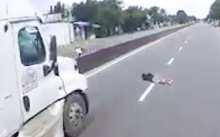 Video: Chiêu trò ăn vạ ám ảnh các tài xế trên quốc lộ 1