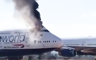 Video: Máy bay Boeing 747 bốc cháy tại sân bay ở Tây Ban Nha