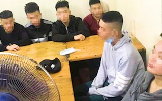 Video: Khởi tố nhóm thiếu niên cầm dao ‘phóng lợn’ đuổi chém nhau trên phố ở Hà Nội