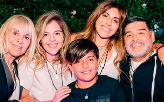 Video: Tranh chấp khối tài sản 100 triệu USD trong khi diễn ra lễ tang Maradona
