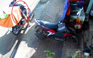 Video: Shipper bị trộm lấy mất xe và 20 đơn hàng đang đi giao cho khách ở Bình Phước