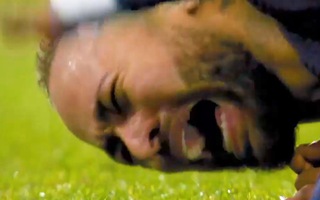 Video: Neymar khóc thét khi bị cầu thủ đối phương vào bóng quyết liệt