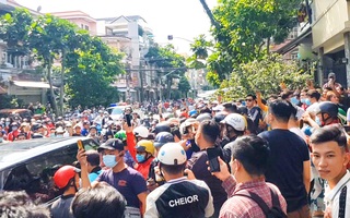 Vụ văng tục xúc phạm vợ cố NS Chí Tài: Hàng trăm người tập trung trước phòng tập của gymer