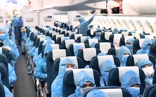 Video: Tiếp viên Vietnam Airlines đang trong thời gian tự cách ly nhưng vẫn đi học