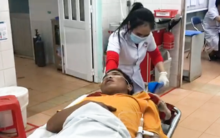 Video: Gia đình nghi bị bắn khi đang ăn cơm trước chòi