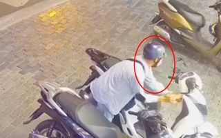 Video: Trộm bẻ khóa lấy đi xe SH chỉ trong 15s ở TP.HCM