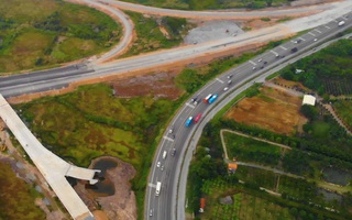 Video: Thông tuyến cao tốc Trung Lương - Mỹ Thuận, phục vụ đi lại của người dân trong dịp tết 2021