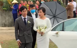 Video: Công Phượng đón cô dâu Viên Minh bằng siêu xe tại quê nhà
