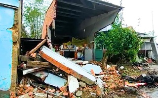 Video: Xe container tông 7 nhà dân, nhiều người thoát chết ở Quảng Nam
