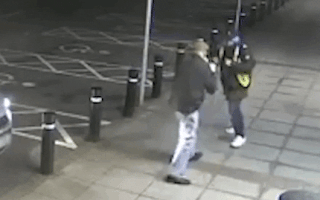 Video: Cụ ông 77 tuổi 'đấu võ' với tên cướp ngay tại trụ ATM