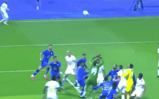 Video: Thủ môn đánh đầu ghi bàn thắng gỡ hòa ở phút cuối cùng