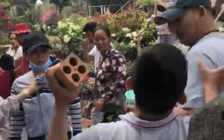 Video: Nhóm cướp giật táo tợn đánh du khách giải vây đồng bọn