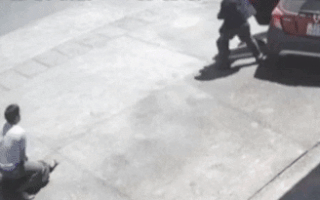 Video: Vây bắt đối tượng đi ôtô cướp giật như phim hành động