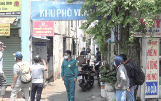 Video: Dựng rào cách ly ở Gò Vấp, nơi bệnh nhân thứ 65 nhiễm COVID-19