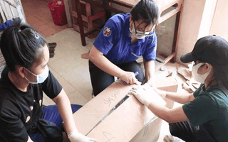 Video: 'Đội phản ứng nhanh' dọn dẹp ký túc xá, sẵn sàng đón người được cách ly