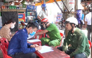 Video: Xử phạt 12 trường hợp không đeo khẩu trang nơi công cộng ở Bình Phước
