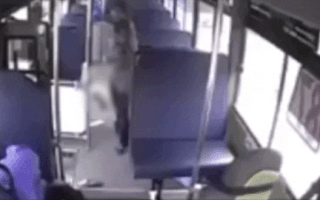 Video: Nữ nhân viên xe buýt bị đâm tử vong