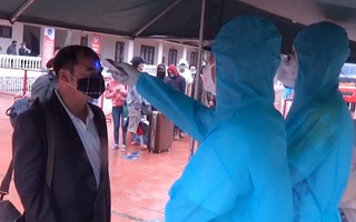 Video: 700 người từ Bệnh viện Bạch Mai về đều âm tính với COVID-19