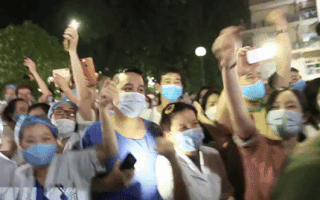 Video: Bệnh viện Bạch Mai được dỡ bỏ lệnh cách ly