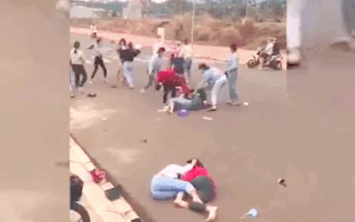 Video: Xác minh clip hai nhóm thiếu nữ đánh nhau ngay bên hông cổng trường