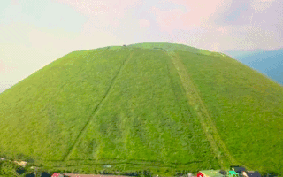 Video: Núi lửa Omuro hình chiếc bánh trà xanh khổng lồ