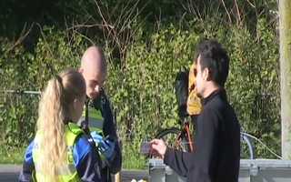 Video: Hà Lan phạt nặng những người không giữ khoảng cách 1,5m