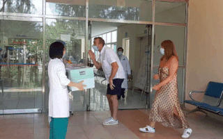 Video: Bệnh nhân thứ 57 quốc tịch Anh xuất viện, cúi chào và cảm ơn các bác sĩ Việt Nam