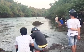 Video: Tìm thấy thi thể học sinh lớp 12 bị nước cuốn trôi
