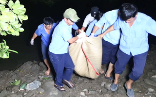 Video: Tìm thấy thi thể học sinh lớp 8 chết đuối khi tắm sông Sài Gòn