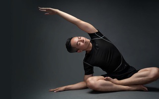 Giảm đau mỏi vai, cổ, gáy với bài tập yoga hiệu quả cùng Brian