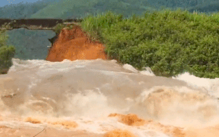 Video: Vỡ đập thủy lợi ở Phú Thọ, hoa màu, ao cá thiệt hại nặng