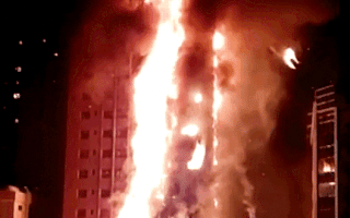 Video: Lửa rực cháy trên tòa tháp Abbco ở UAE