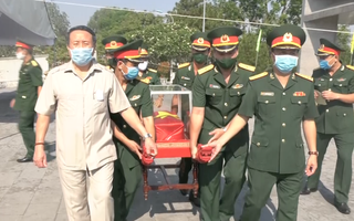 Video: Đưa hài cốt 16 liệt sĩ quân tình nguyện Việt Nam hy sinh tại Lào về đất mẹ