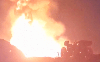Video: Bắn súng chống tăng vào giếng dầu để dập lửa