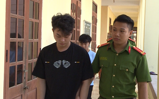 Video: Bắt 2 thanh niên lừa đảo trúng thưởng hàng trăm triệu đồng