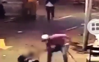 Video: Nhóm thanh niên đuổi chém người dã man trên đường