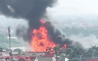 Video: Cháy lớn ở gần cầu Đông Trù, Hà Nội