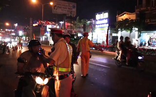 Video: Phát hiện nhiều tài xế vượt nồng độ cồn, 2 trường hợp dương tính với ma túy
