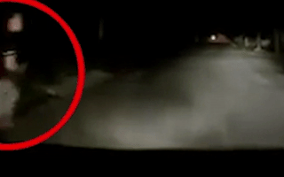 Video: Cướp dí dao vào cổ tài xế taxi, tiếng kêu cứu thất thanh trên đường vắng