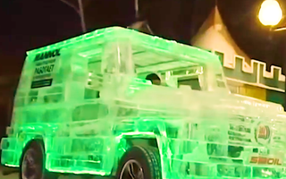 Video: Xe ôtô tự chế được làm từ băng tuyệt đẹp