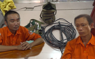 Video: Giả danh nhân viên điện lực để cắt trộm dây điện hạ thế