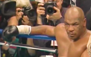 Video: Mike Tyson tuyên bố trở lại sàn đấu, người hâm mộ chia sẻ video 'gục ngã' ở cuối sự nghiệp