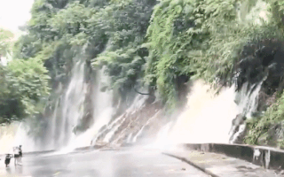 Video: Hàng trăm thác nước xuất hiện sau mưa lớn ở Hà Giang