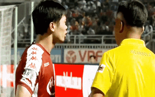 Video: Vì sao Công Phượng phản ứng gay gắt với trọng tài?