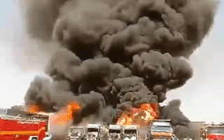 Video: 6 xe chở nhiên liệu bốc cháy ngùn ngụt sau hàng loạt vụ nổ ở Iran