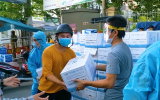 Video: Hàng dài xe tải chở nhu yếu phẩm ủng hộ các y bác sĩ Đà Nẵng chống dịch COVID-19