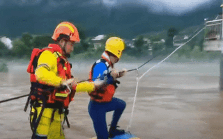 Video: Lũ lụt ở Trung Quốc khiến hơn 100 người chết